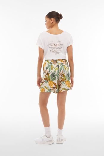 Women's shorts in viscose satin with a tropical pattern
